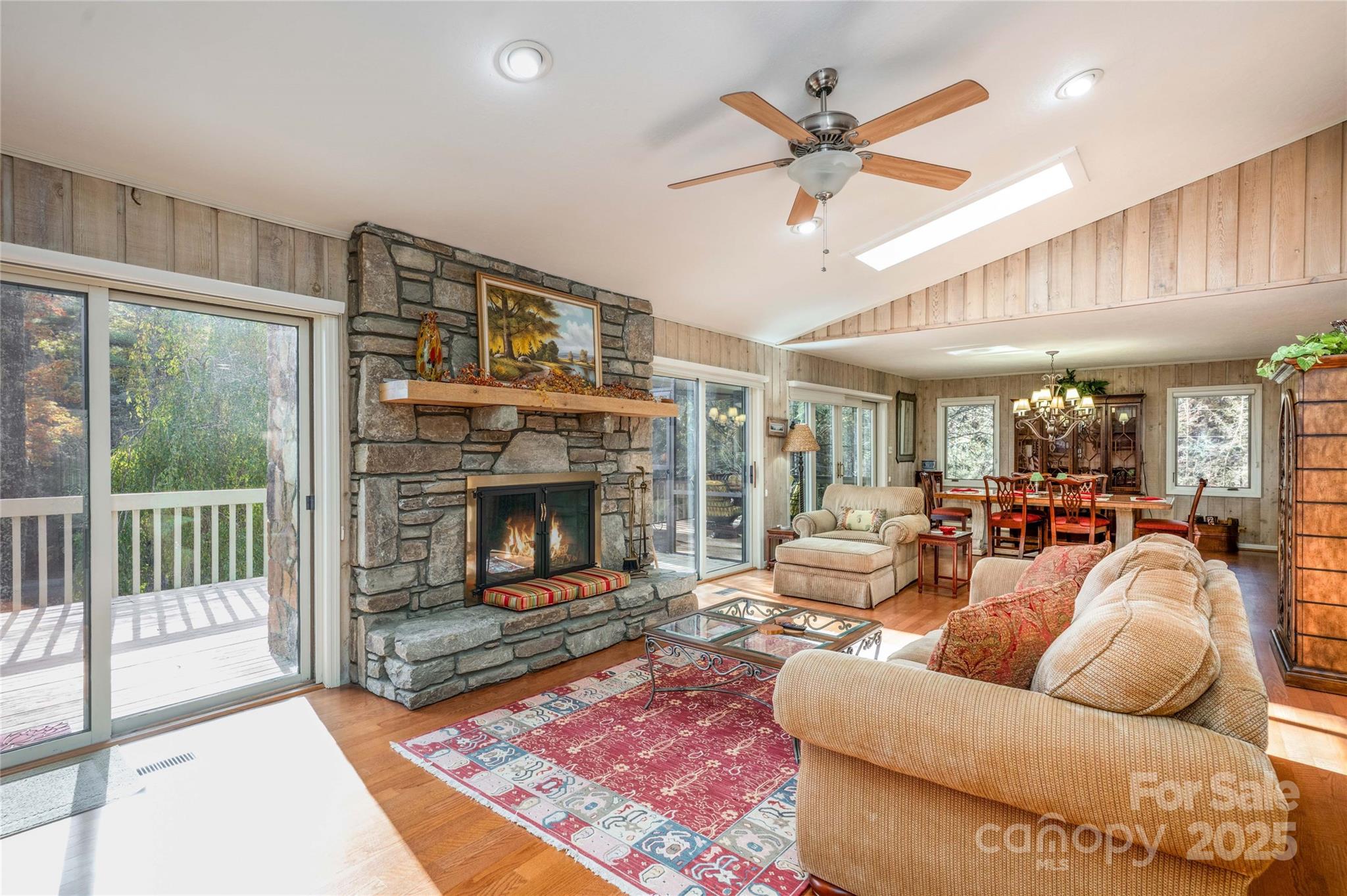 572 N East Shore Drive — Lake Toxaway