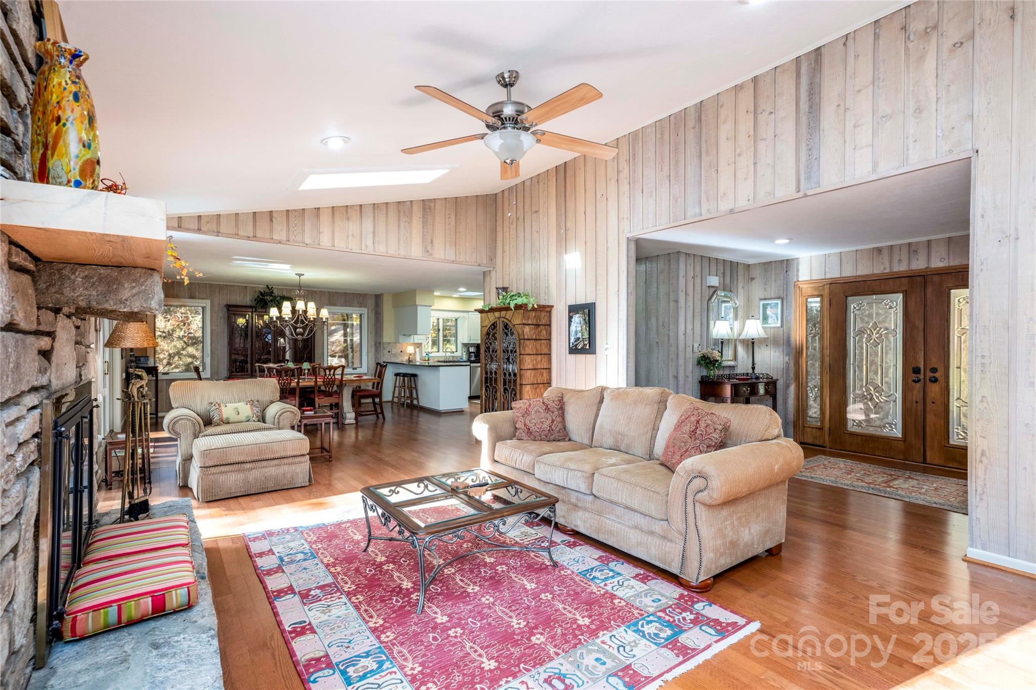 572 N East Shore Drive — Lake Toxaway