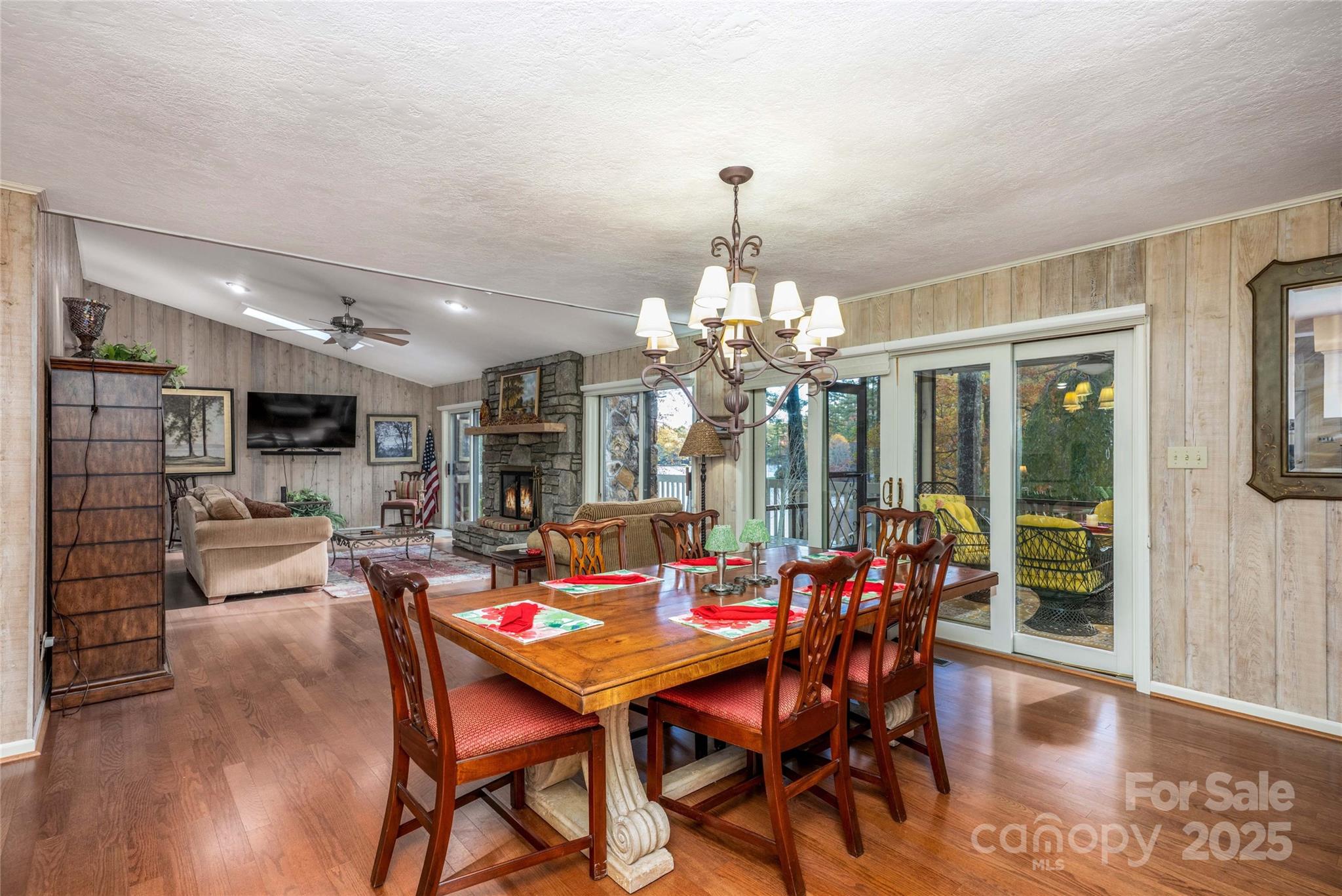 572 N East Shore Drive — Lake Toxaway