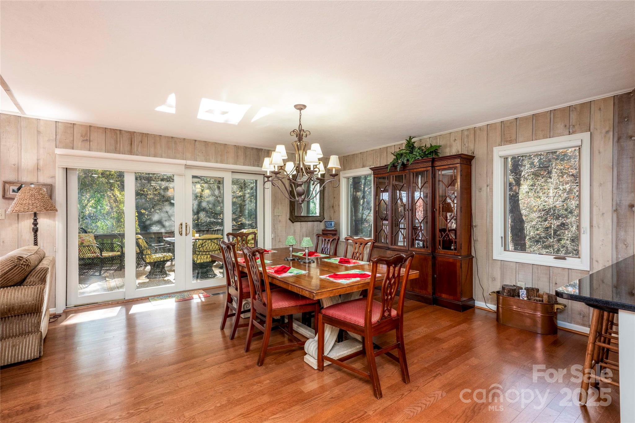 572 N East Shore Drive — Lake Toxaway