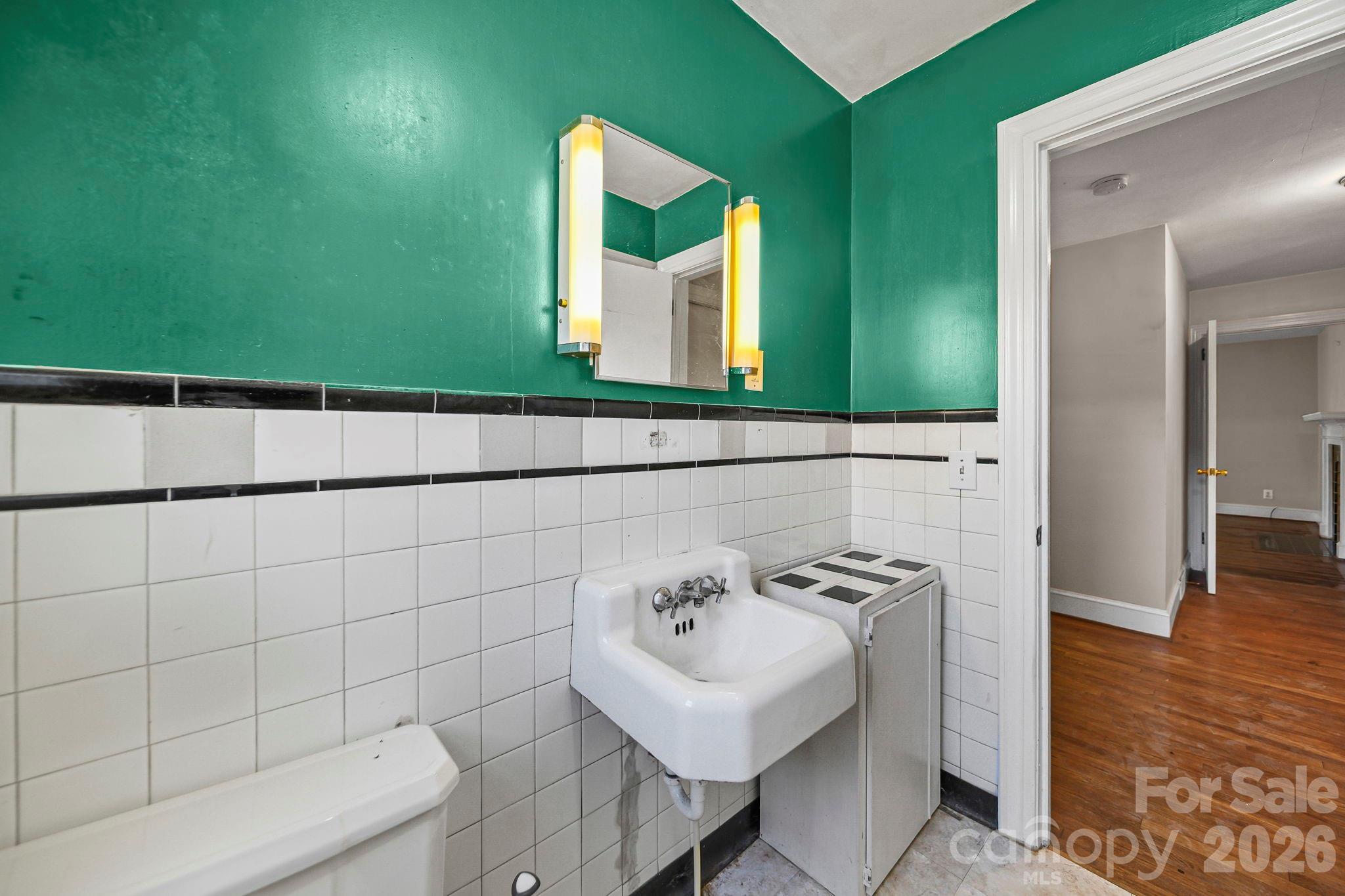 953 Fairmont Avenue — Salisbury