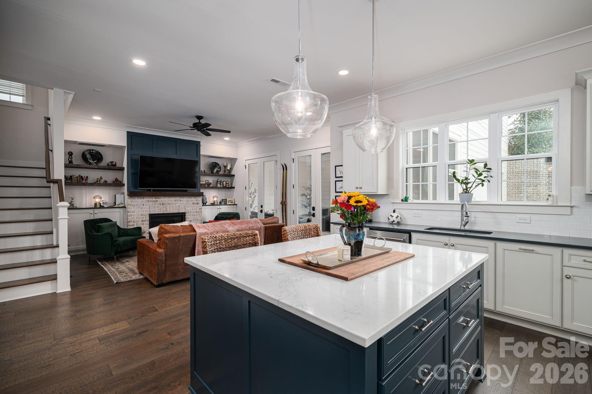 10 Oak Street — Belmont