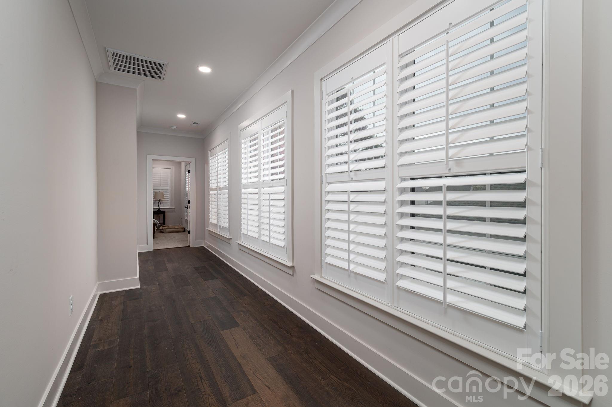 10 Oak Street — Belmont