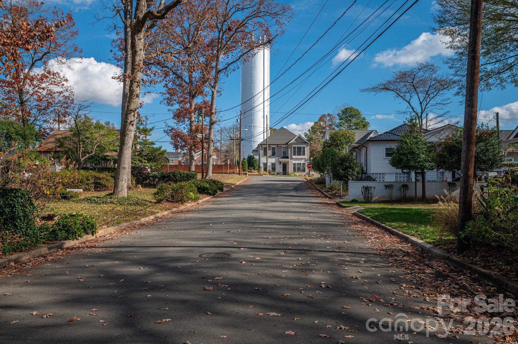 10 Oak Street — Belmont