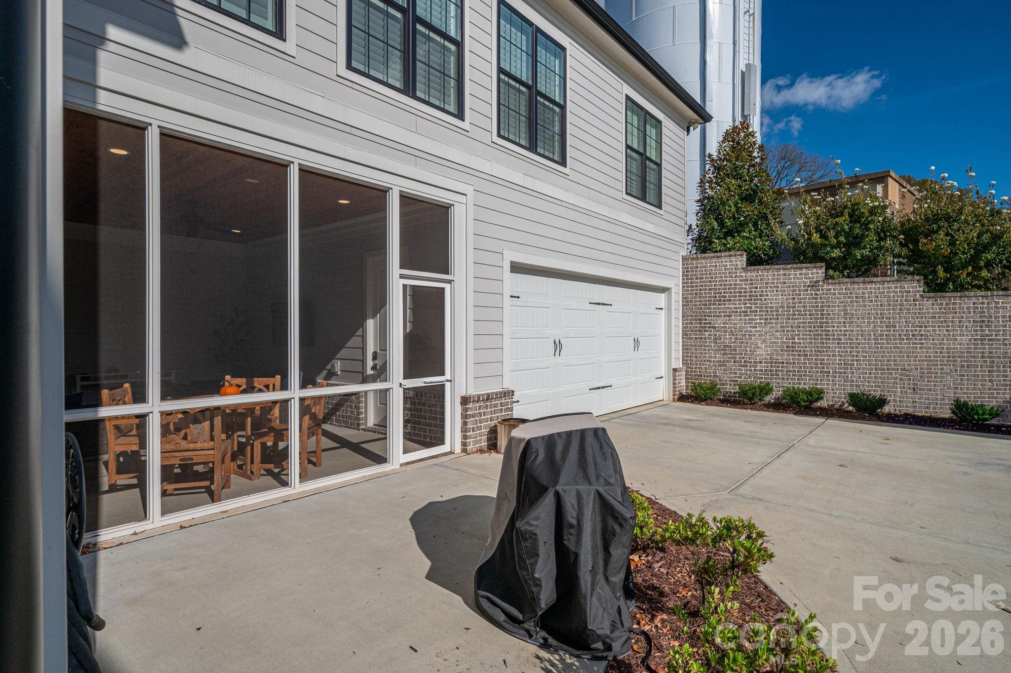 10 Oak Street — Belmont