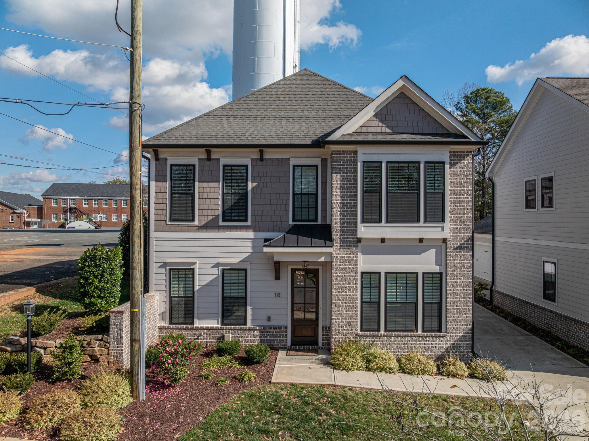 10 Oak Street — Belmont
