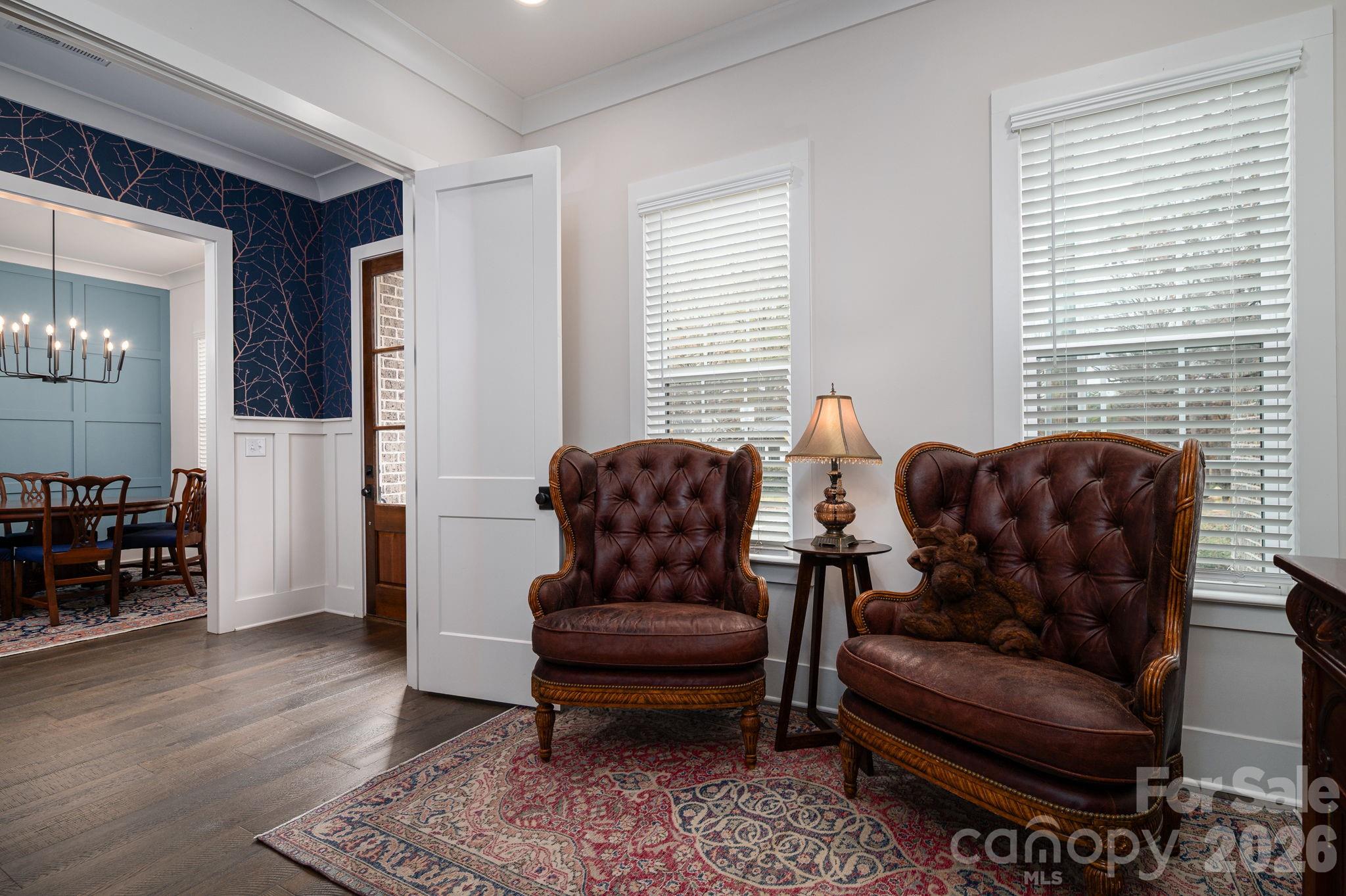 10 Oak Street — Belmont