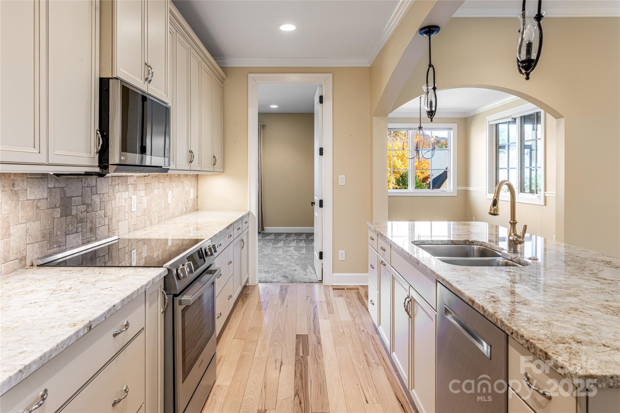 38 Chantilly Drive — Asheville