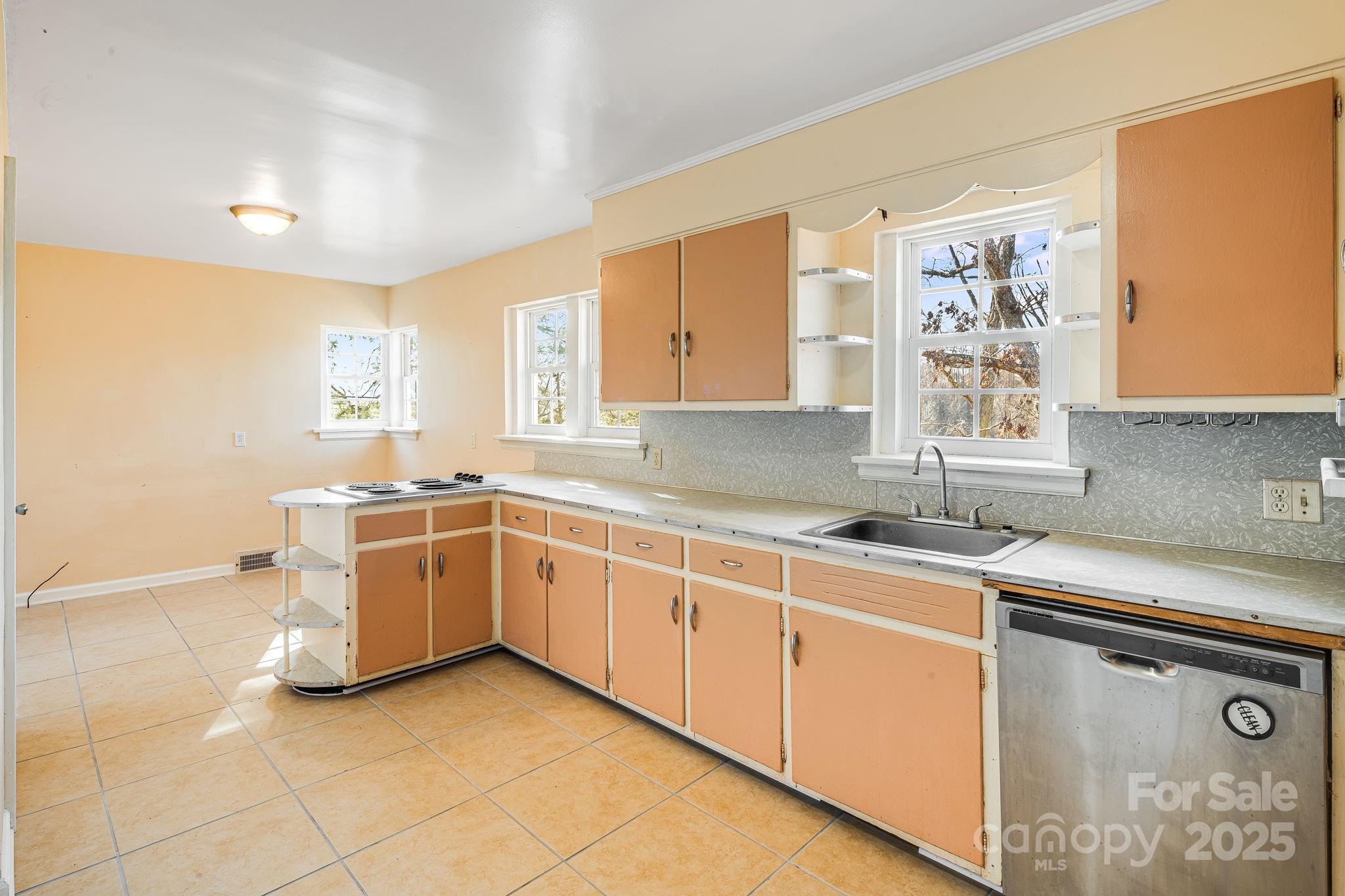 92 Parkway View Road — Mars Hill