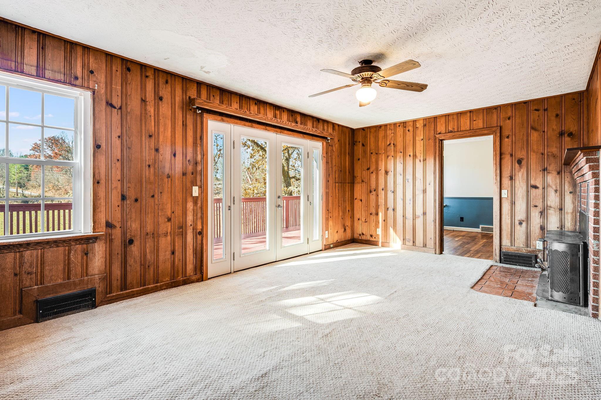 92 Parkway View Road — Mars Hill