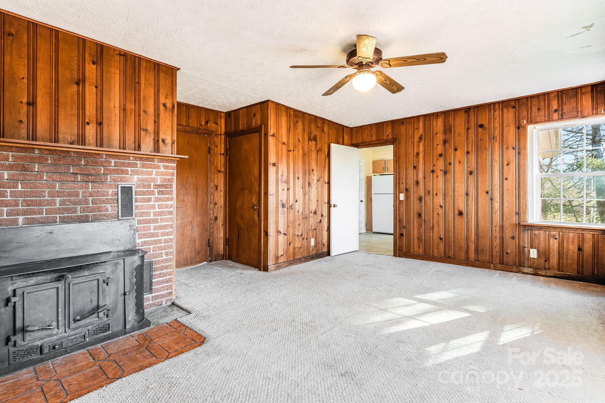 92 Parkway View Road — Mars Hill