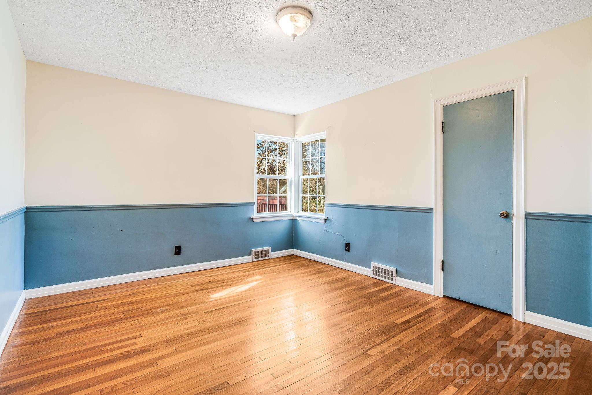 92 Parkway View Road — Mars Hill