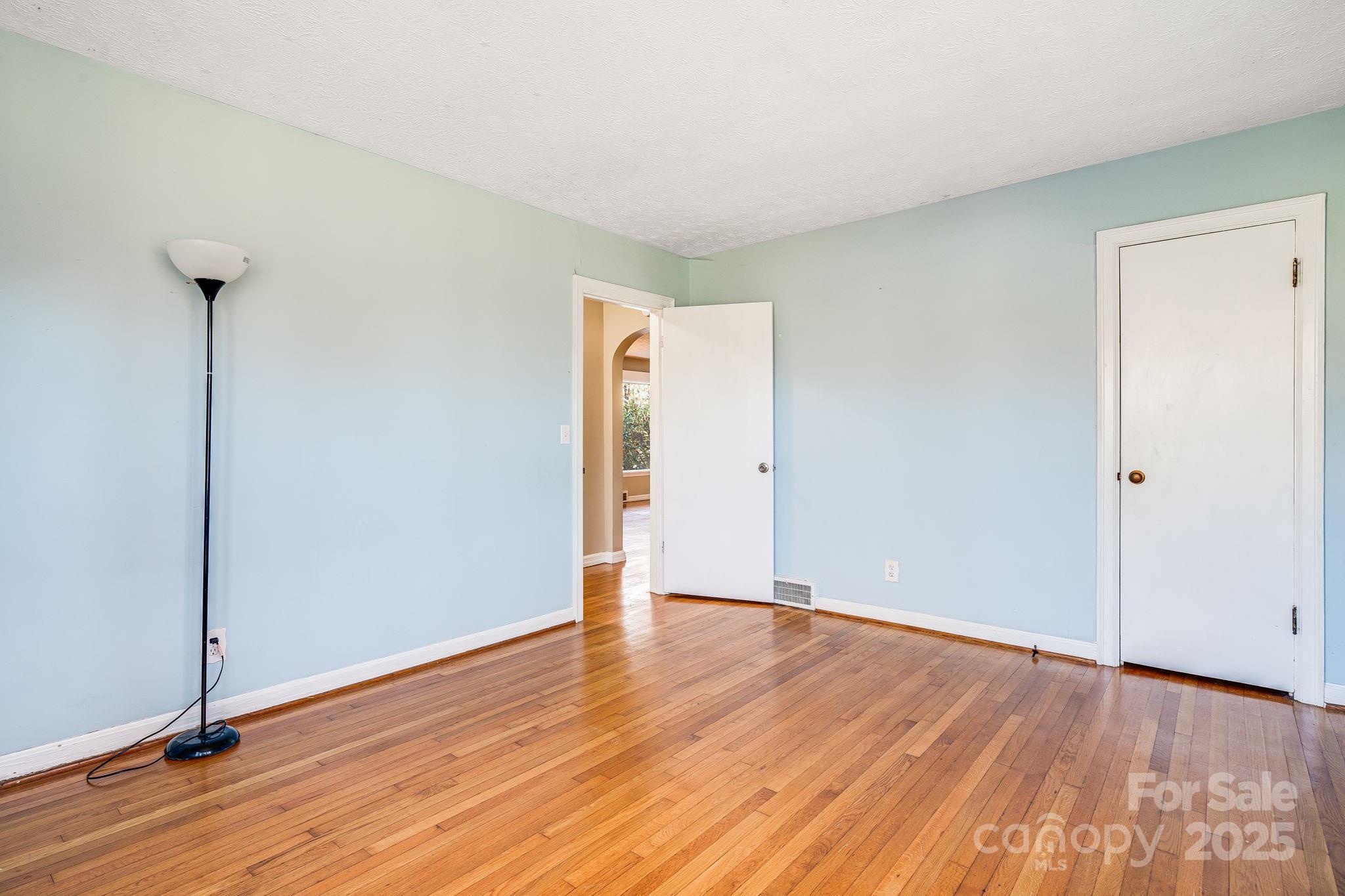 92 Parkway View Road — Mars Hill