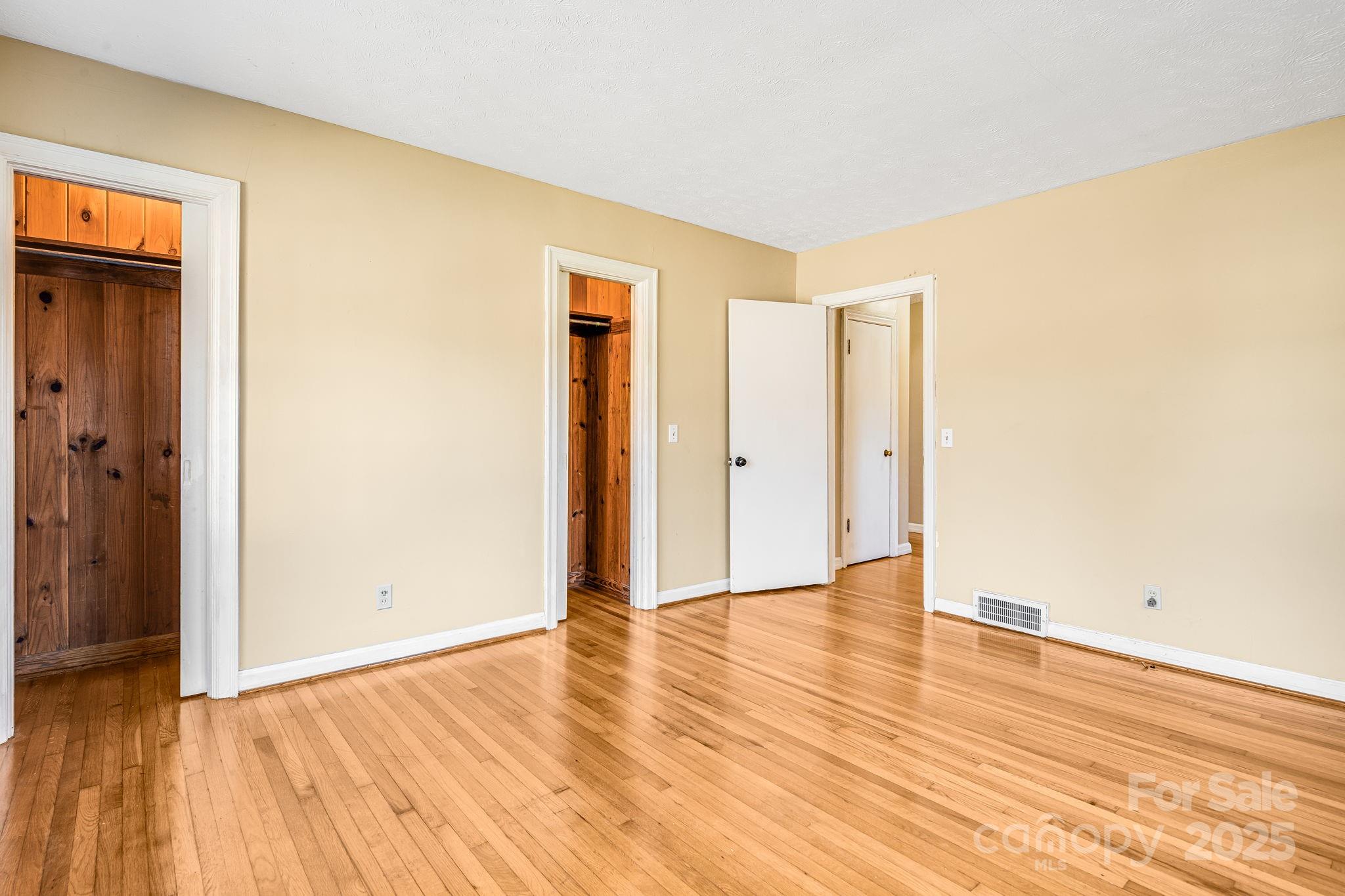 92 Parkway View Road — Mars Hill