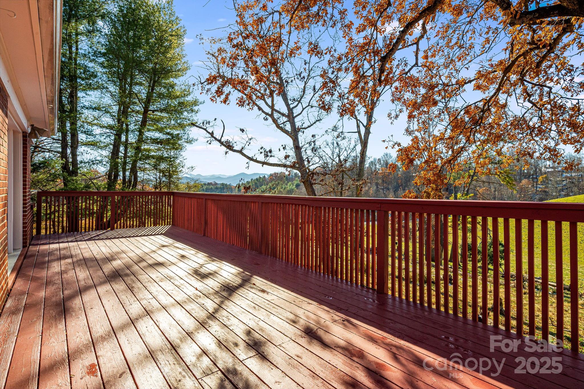 92 Parkway View Road — Mars Hill
