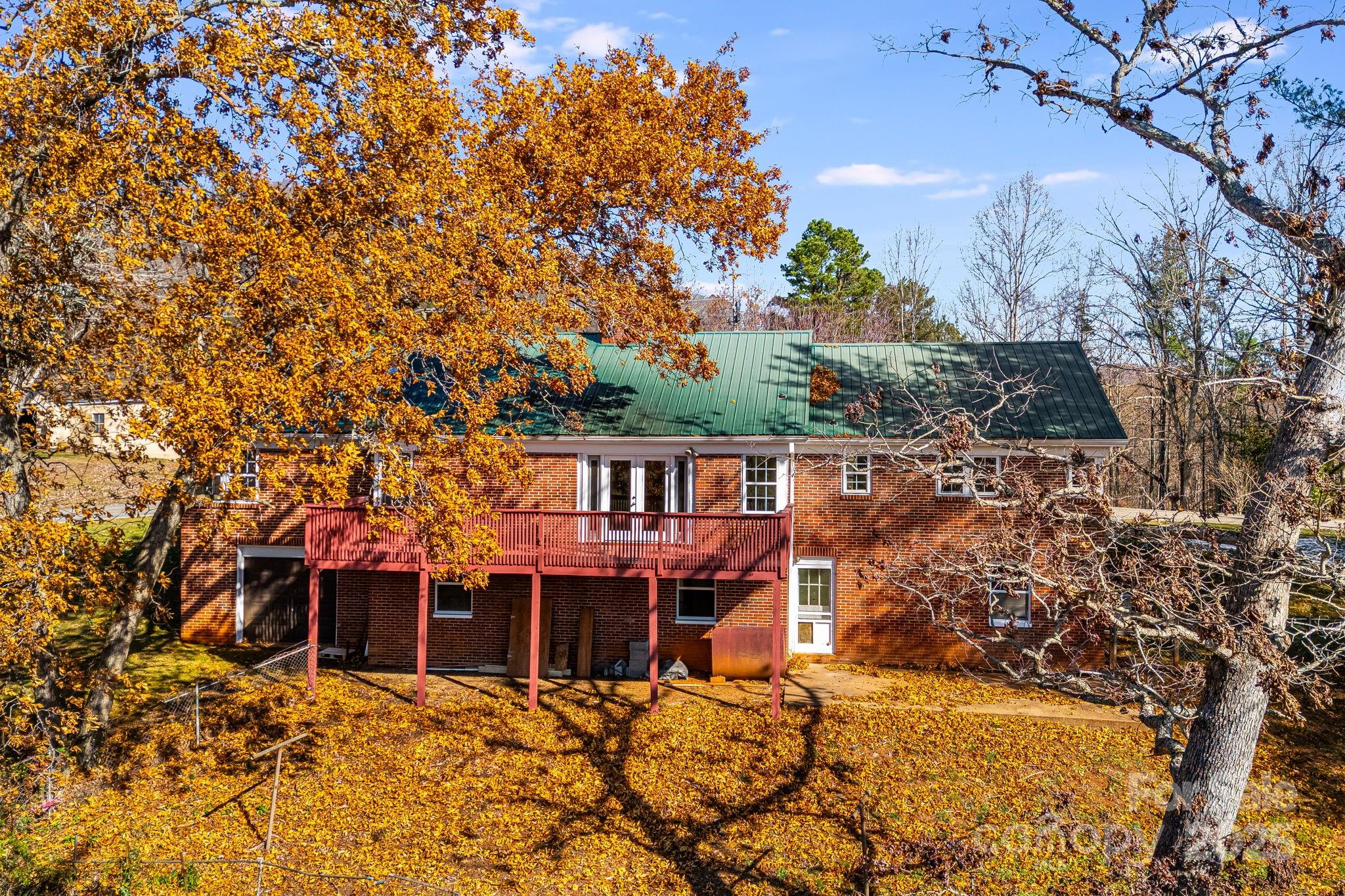 92 Parkway View Road — Mars Hill