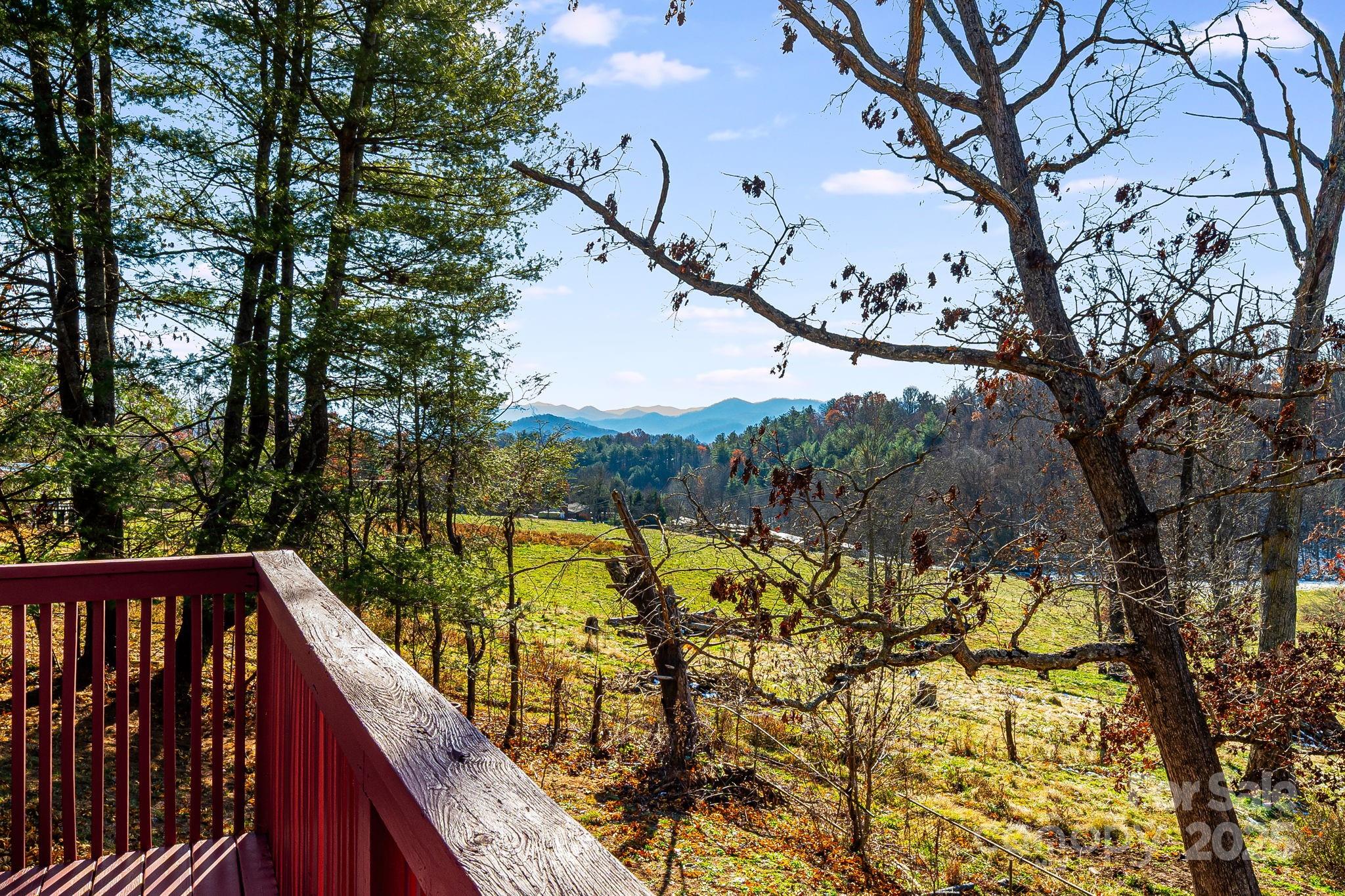 92 Parkway View Road — Mars Hill