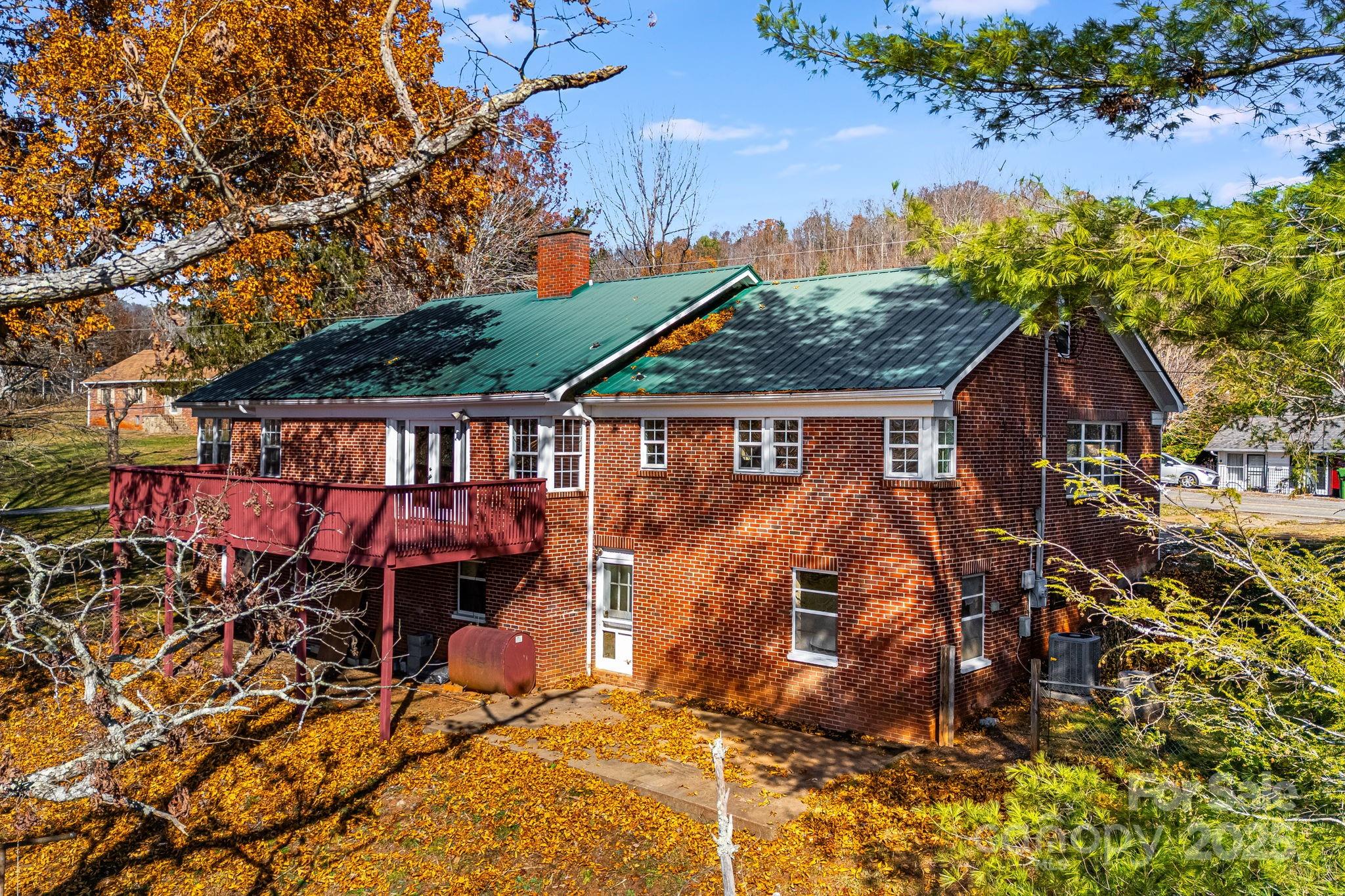 92 Parkway View Road — Mars Hill