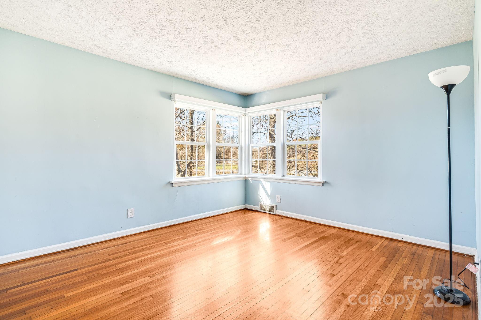 92 Parkway View Road — Mars Hill