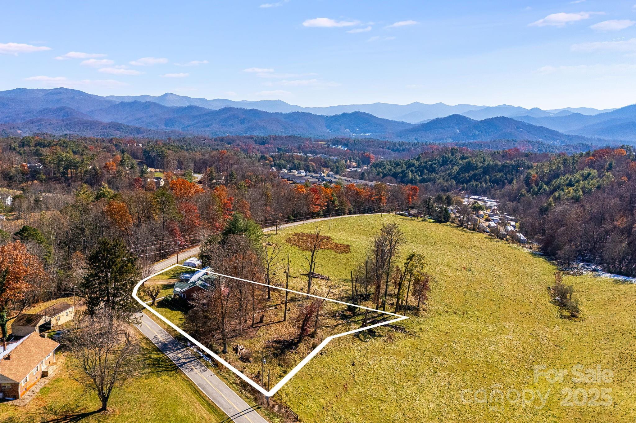 92 Parkway View Road — Mars Hill