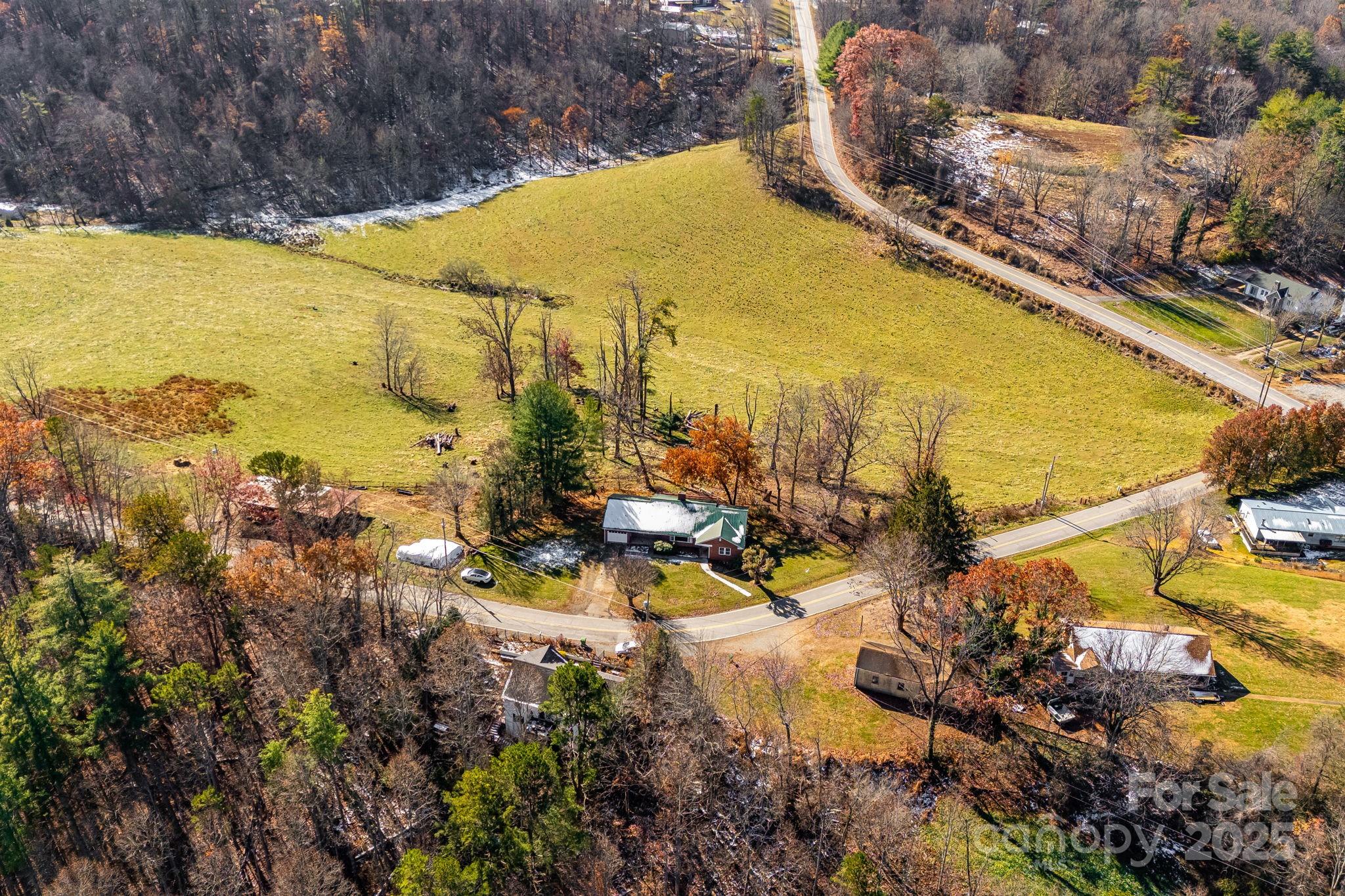 92 Parkway View Road — Mars Hill