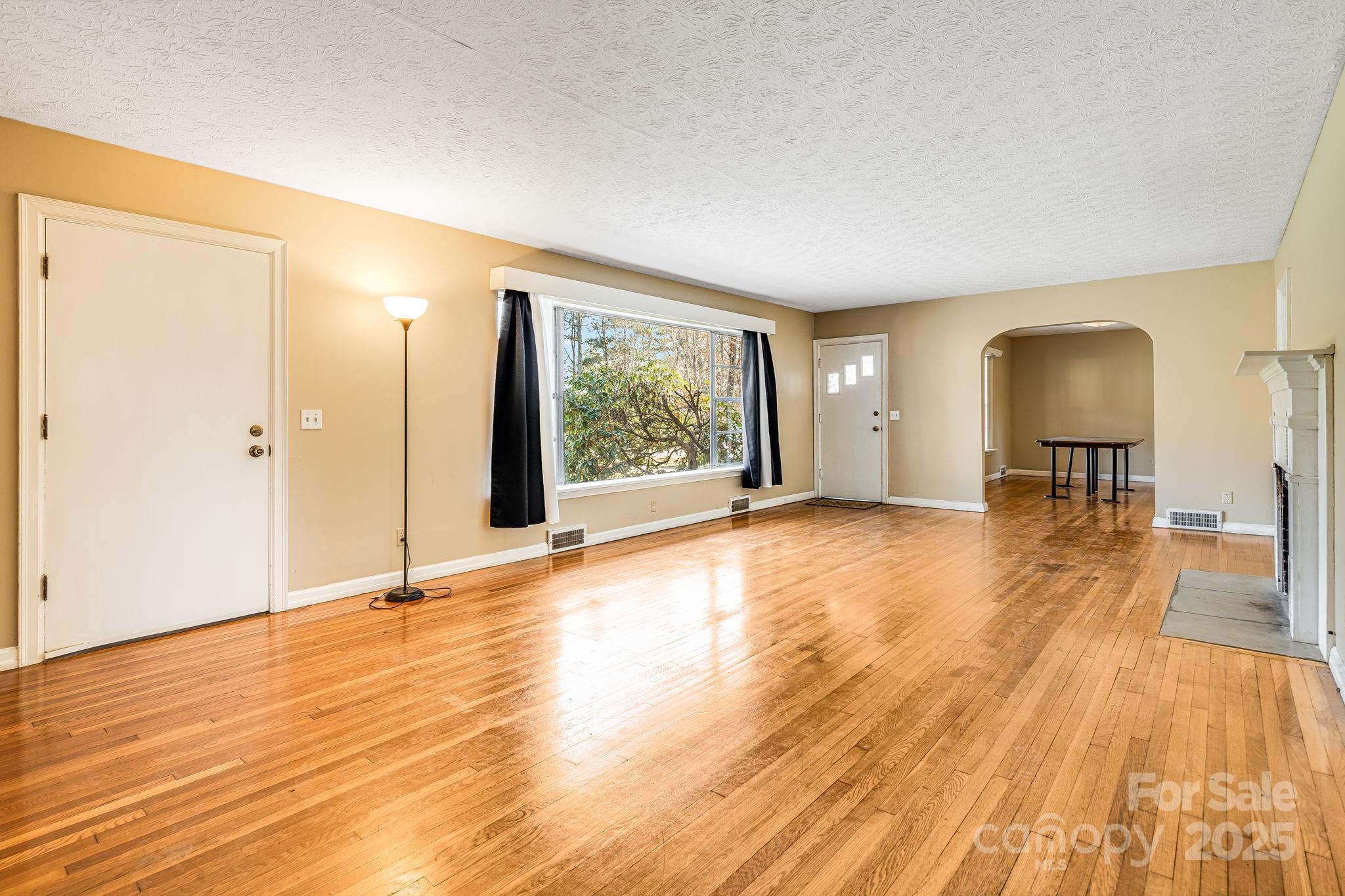 92 Parkway View Road — Mars Hill