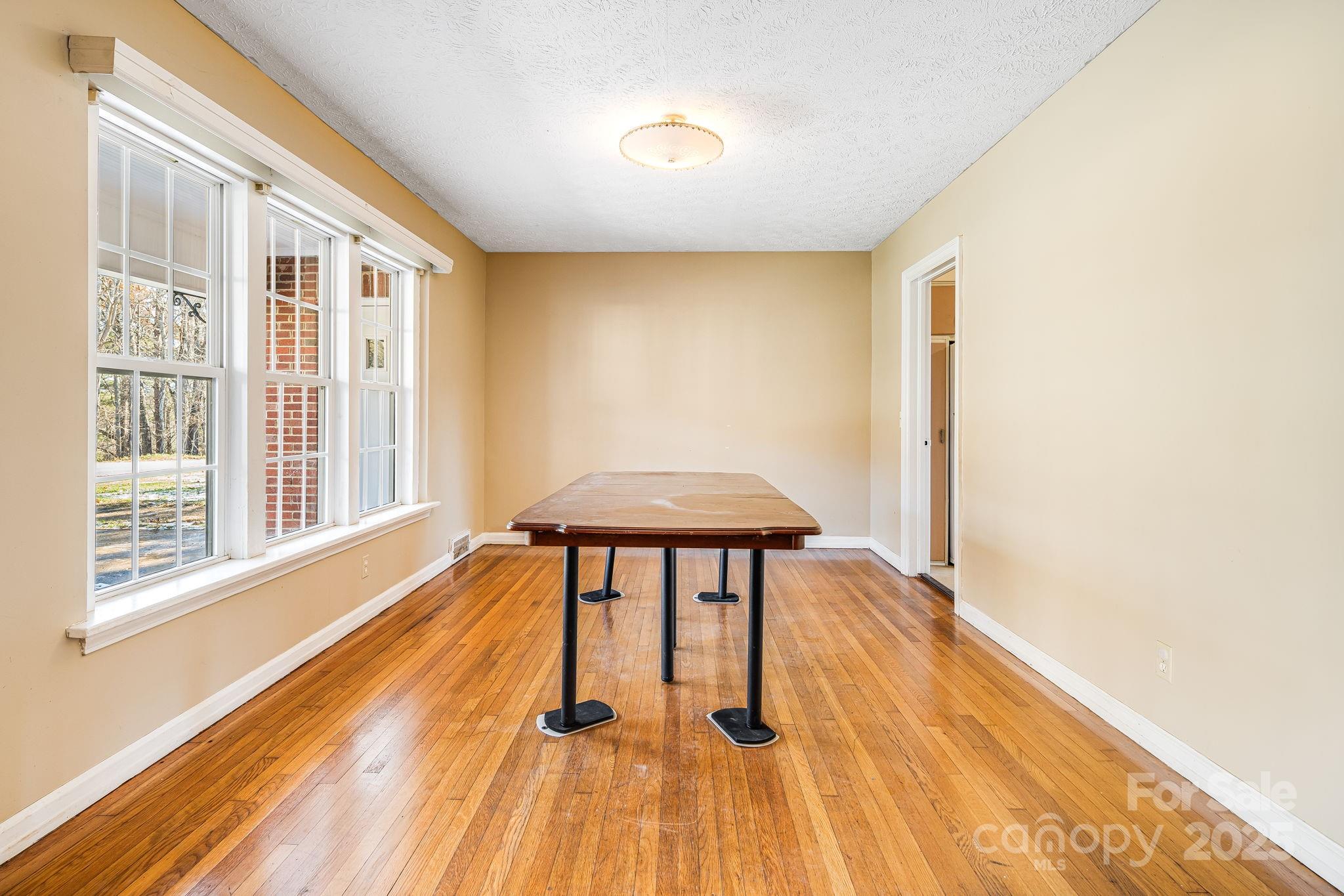 92 Parkway View Road — Mars Hill