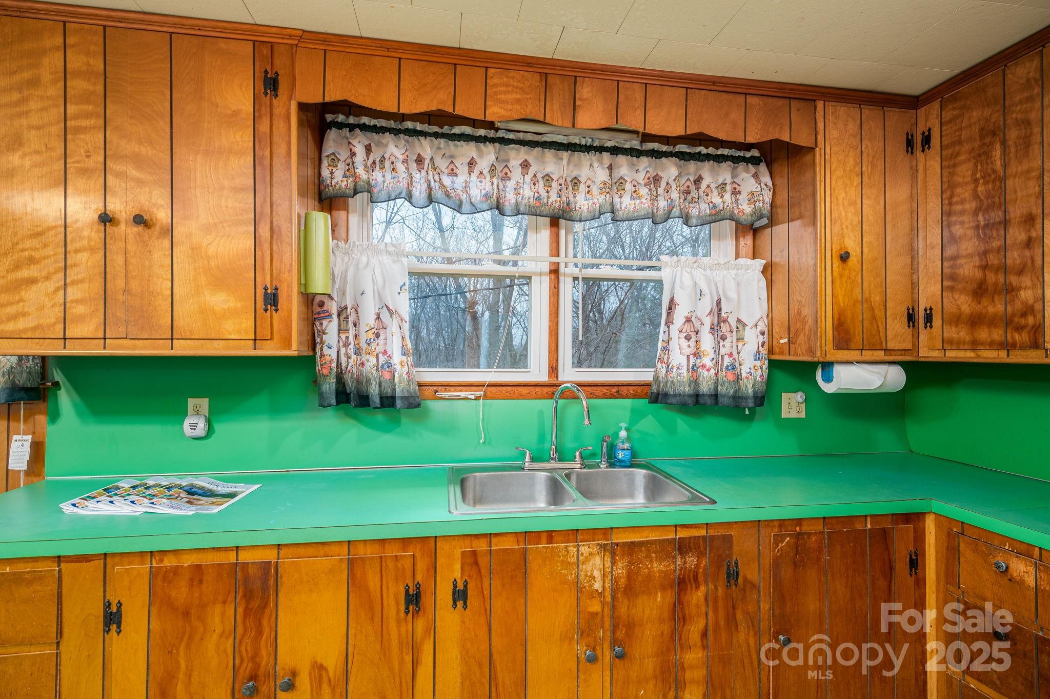 6331 Smith Road — Vale