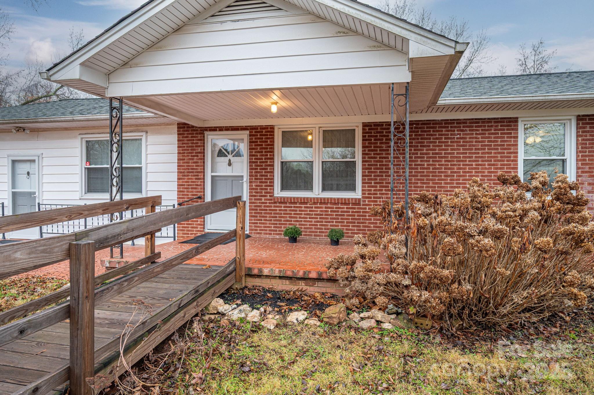 6331 Smith Road — Vale
