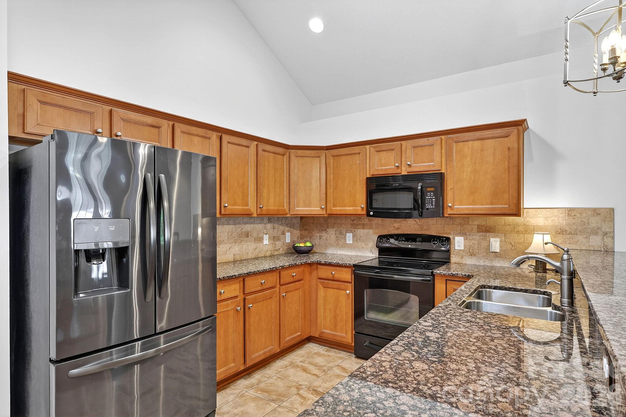 3546 S Bank Court — Matthews