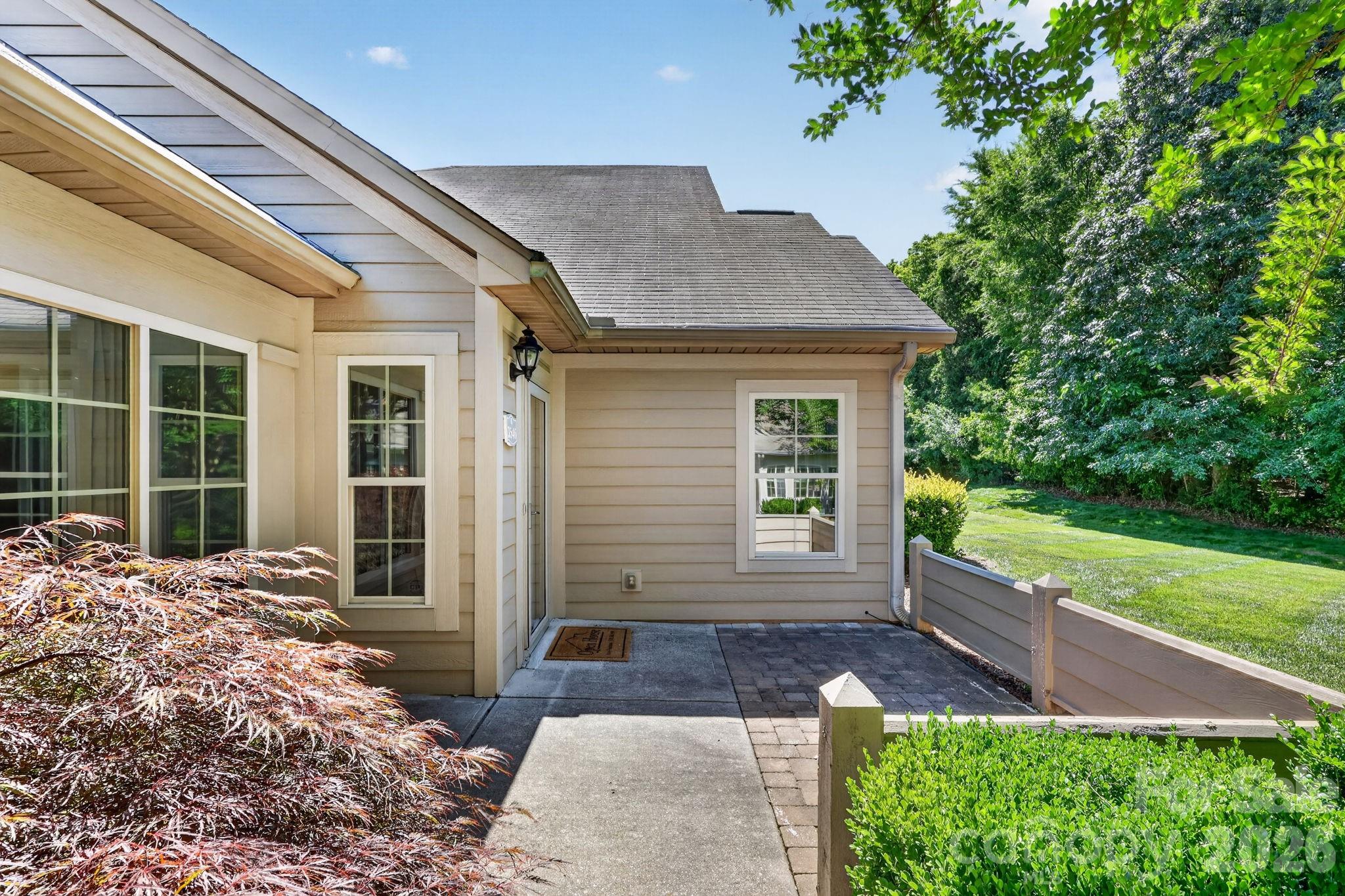 3546 S Bank Court — Matthews
