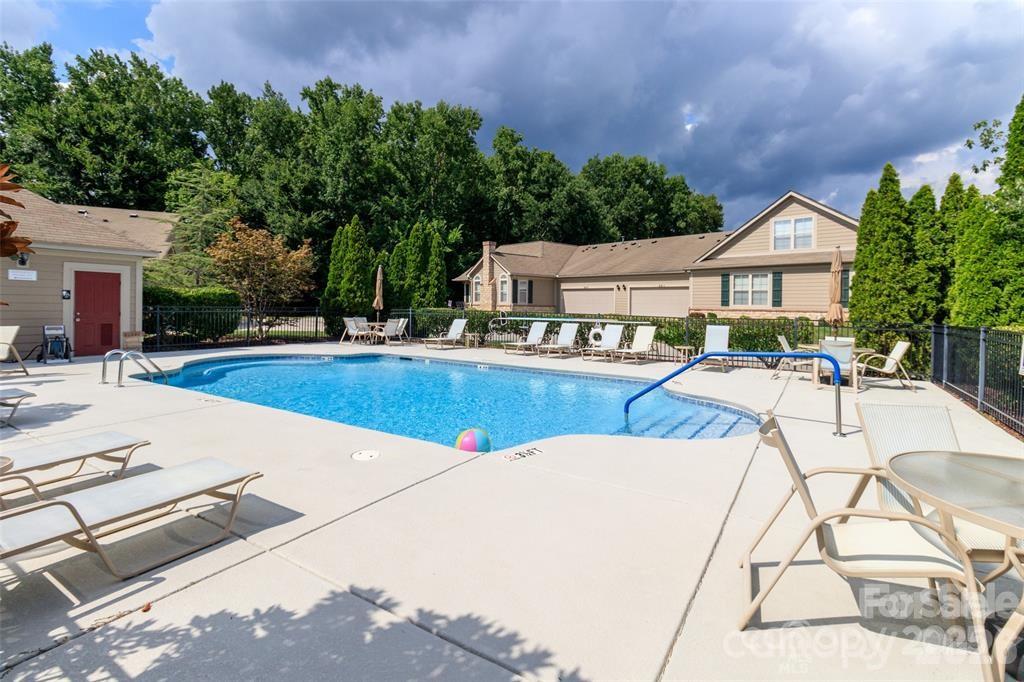 3546 S Bank Court — Matthews