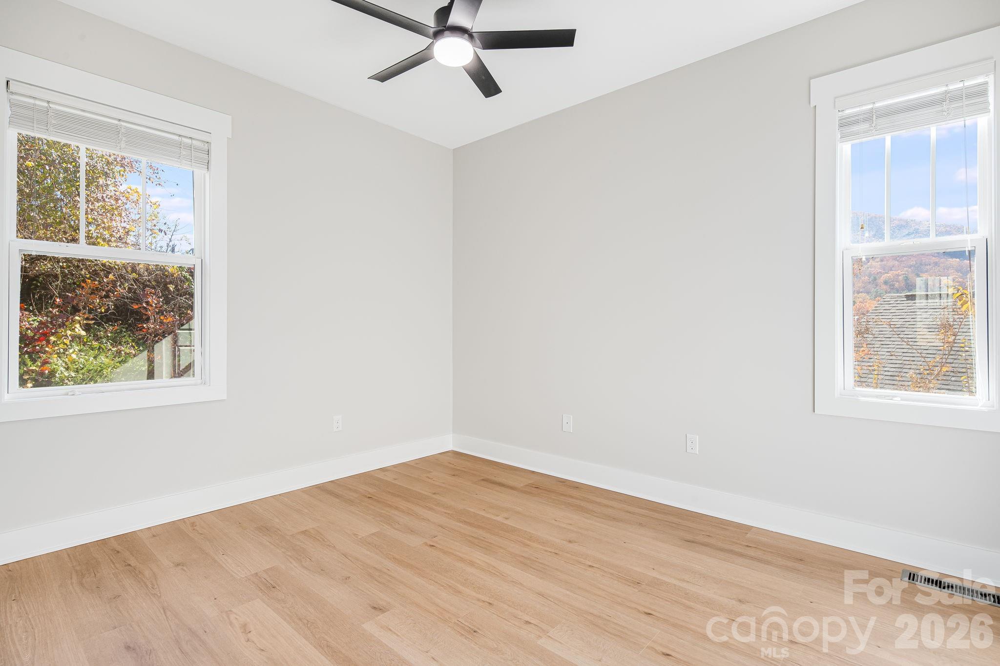 11 Byrdcliffe Lane — Asheville