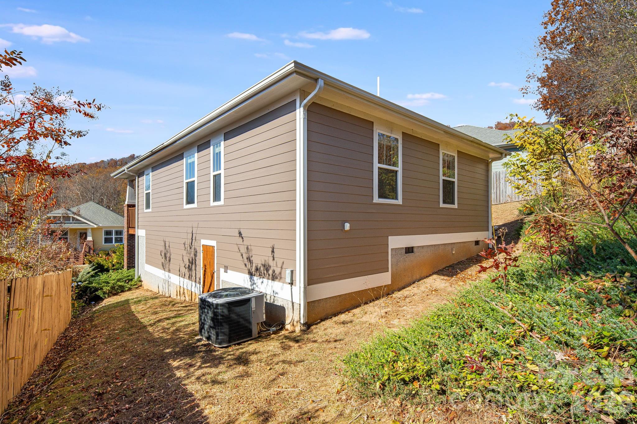 11 Byrdcliffe Lane — Asheville