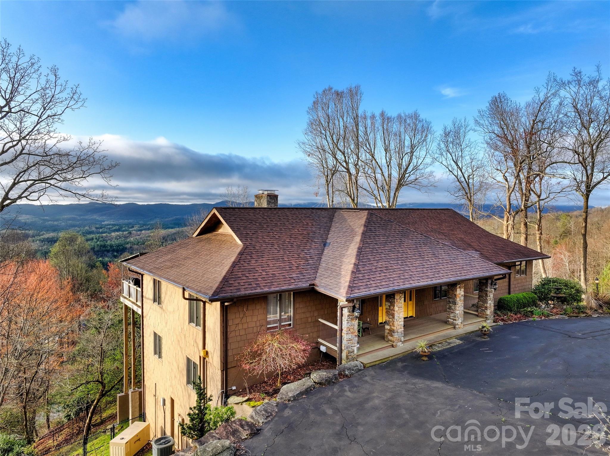 300 Roberts Drive — Hendersonville