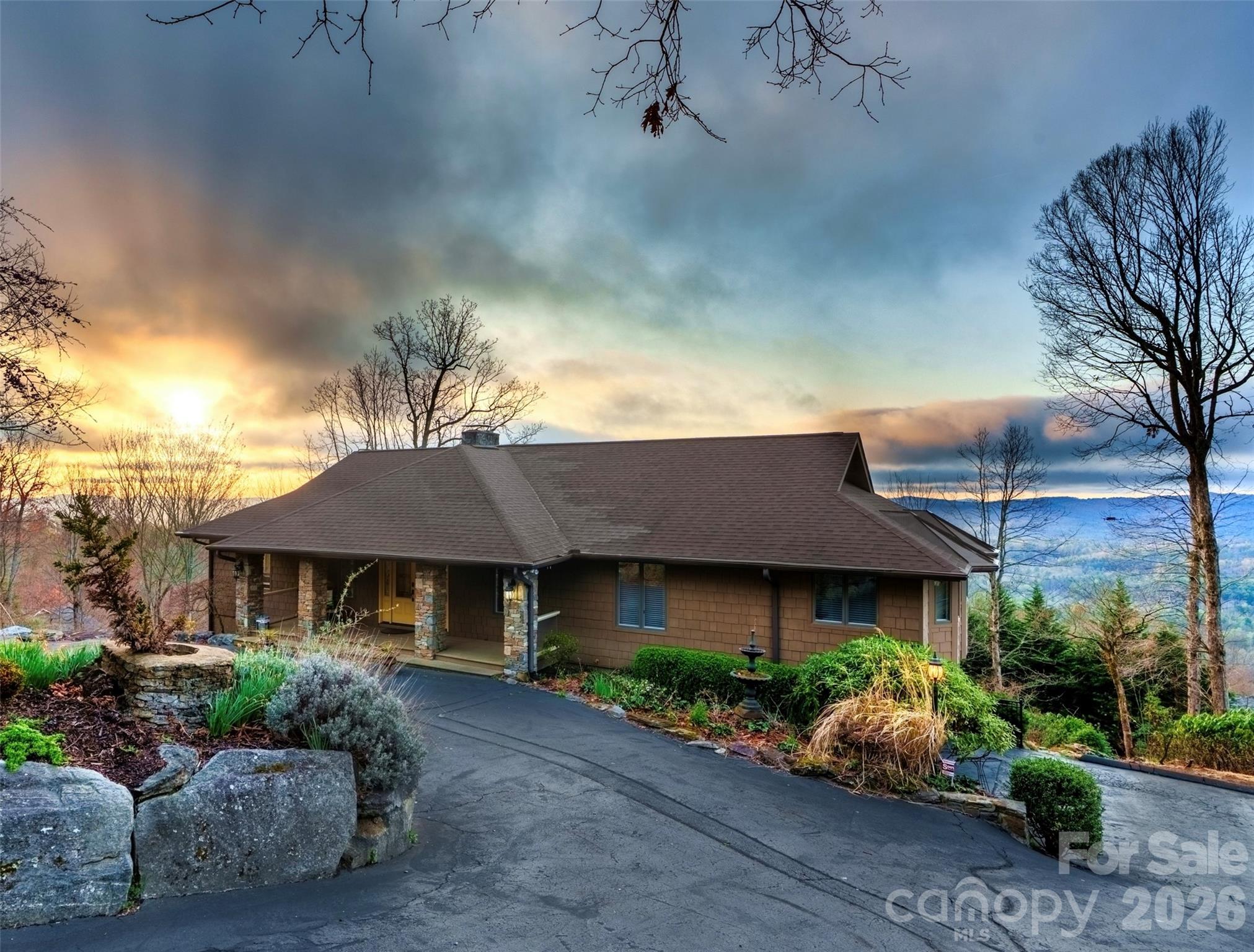 300 Roberts Drive — Hendersonville