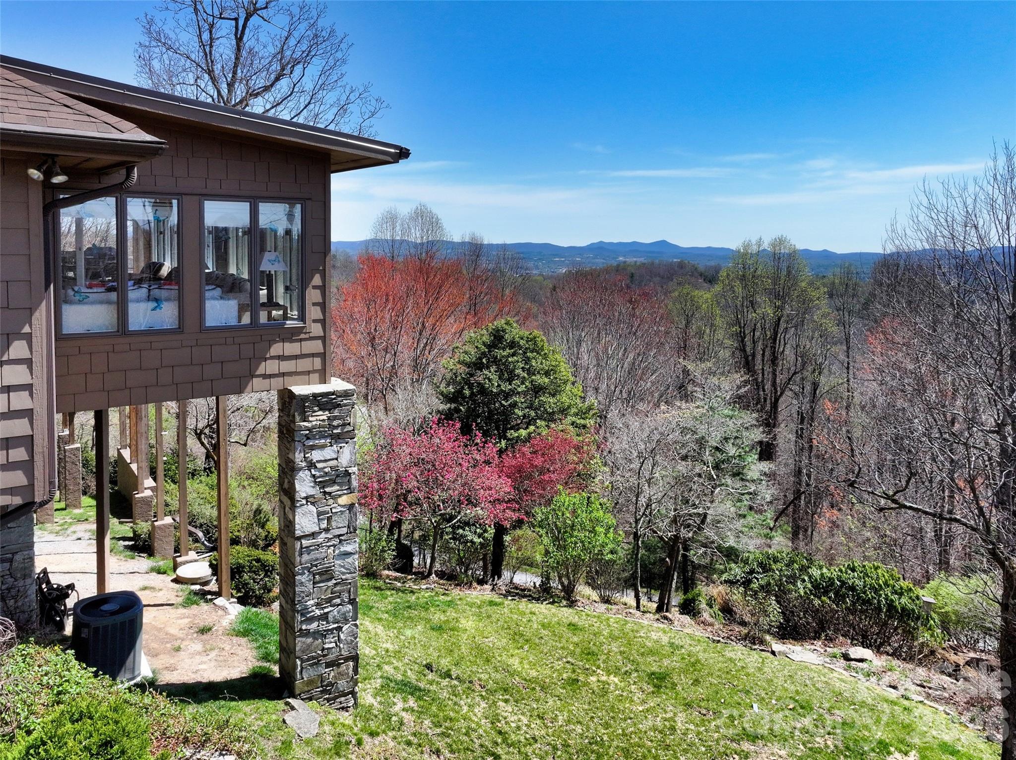 300 Roberts Drive — Hendersonville