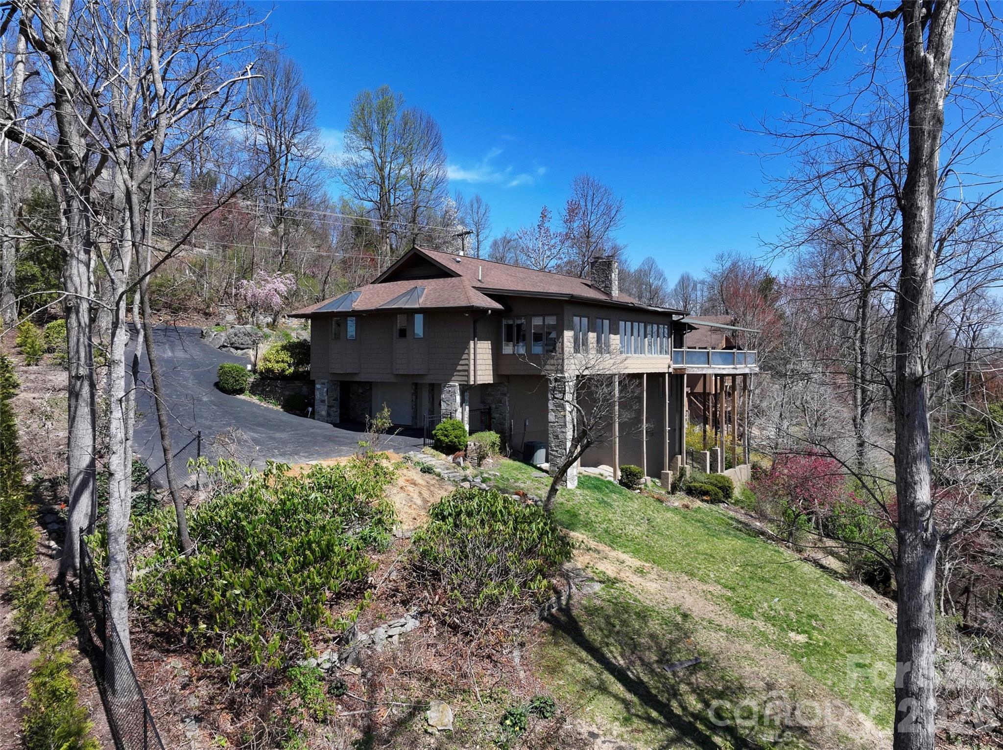 300 Roberts Drive — Hendersonville