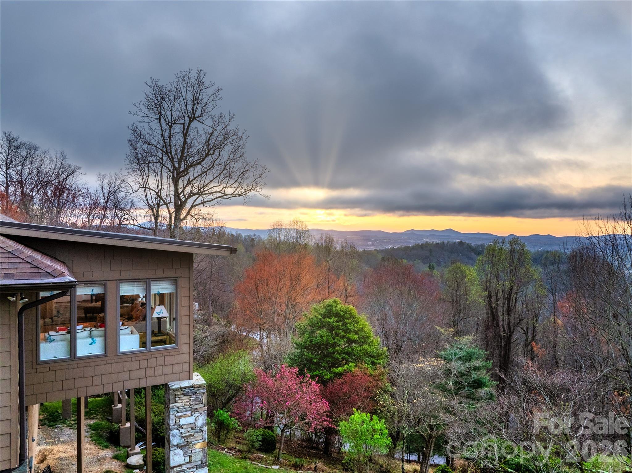 300 Roberts Drive — Hendersonville