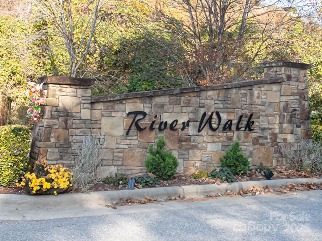 28 Stone River Drive — Asheville