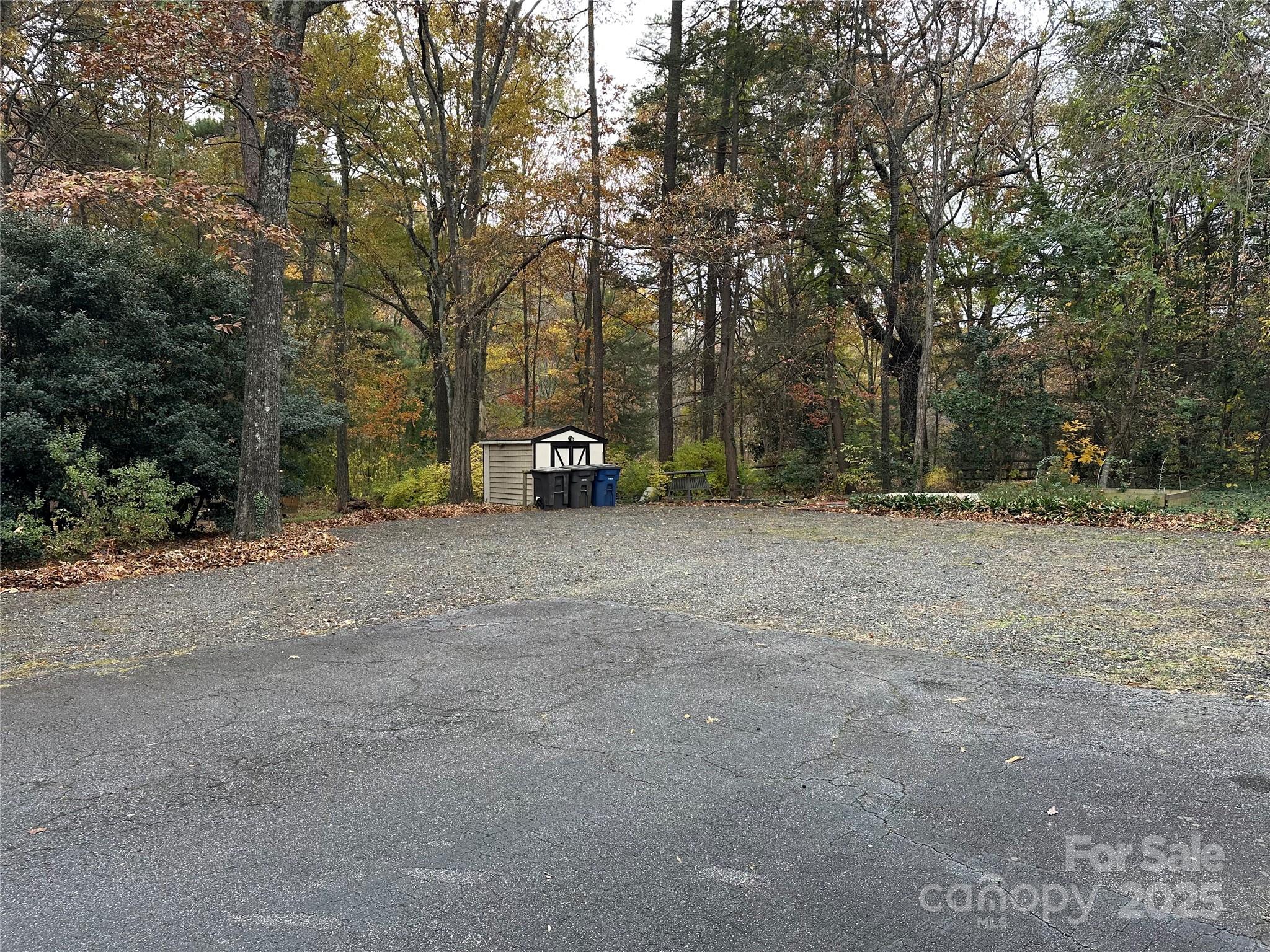 322 Valley Stream Road — Statesville