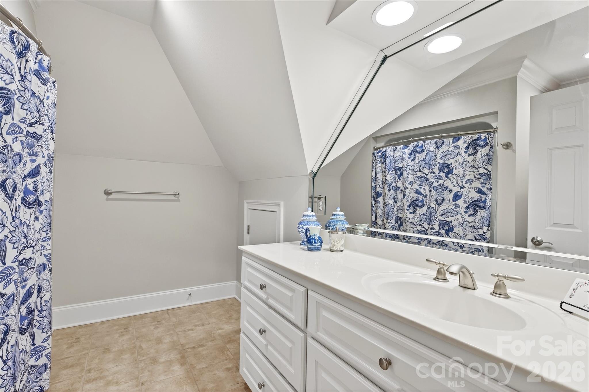 823 Inverness Circle — Spartanburg