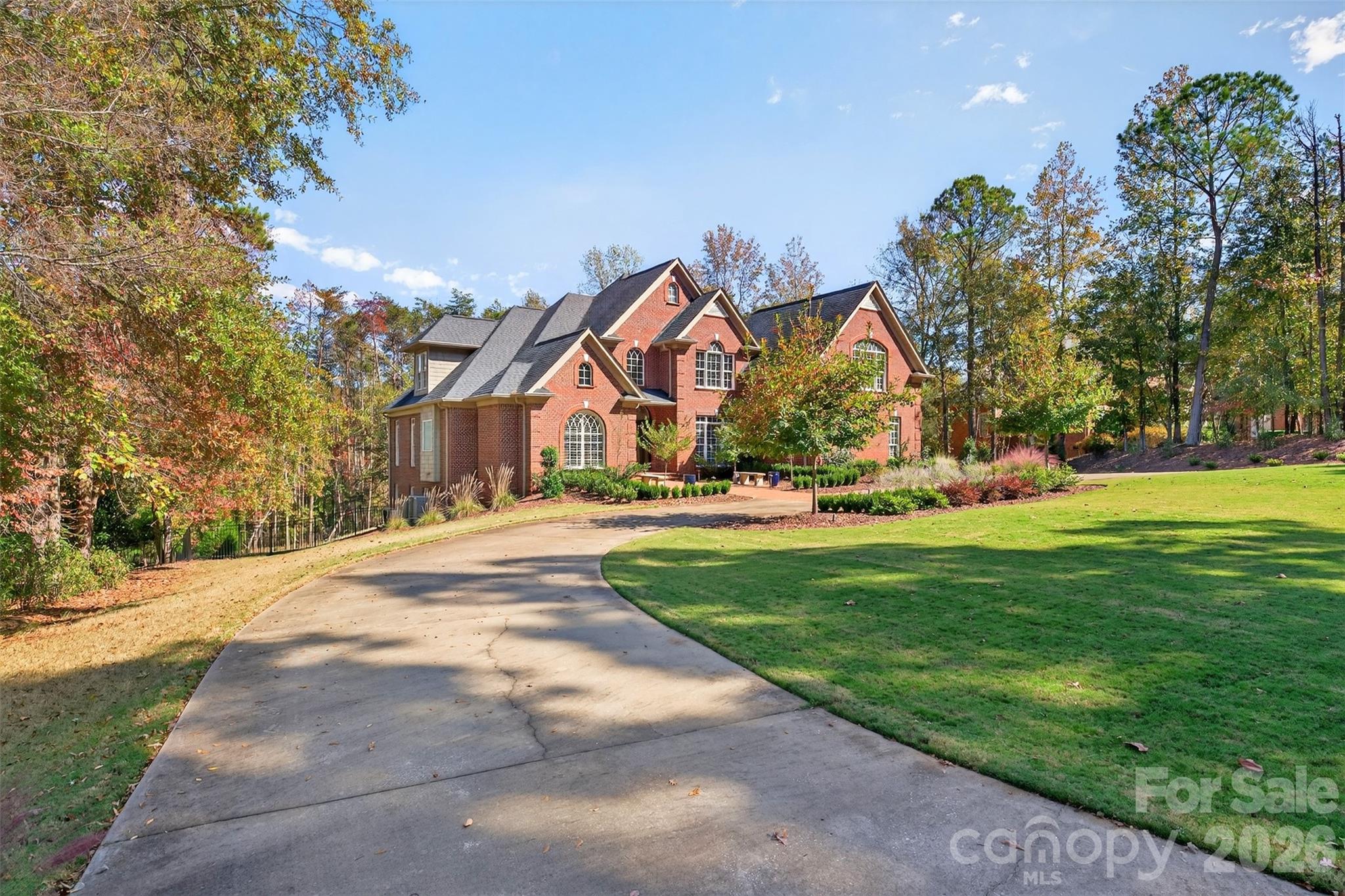 823 Inverness Circle — Spartanburg
