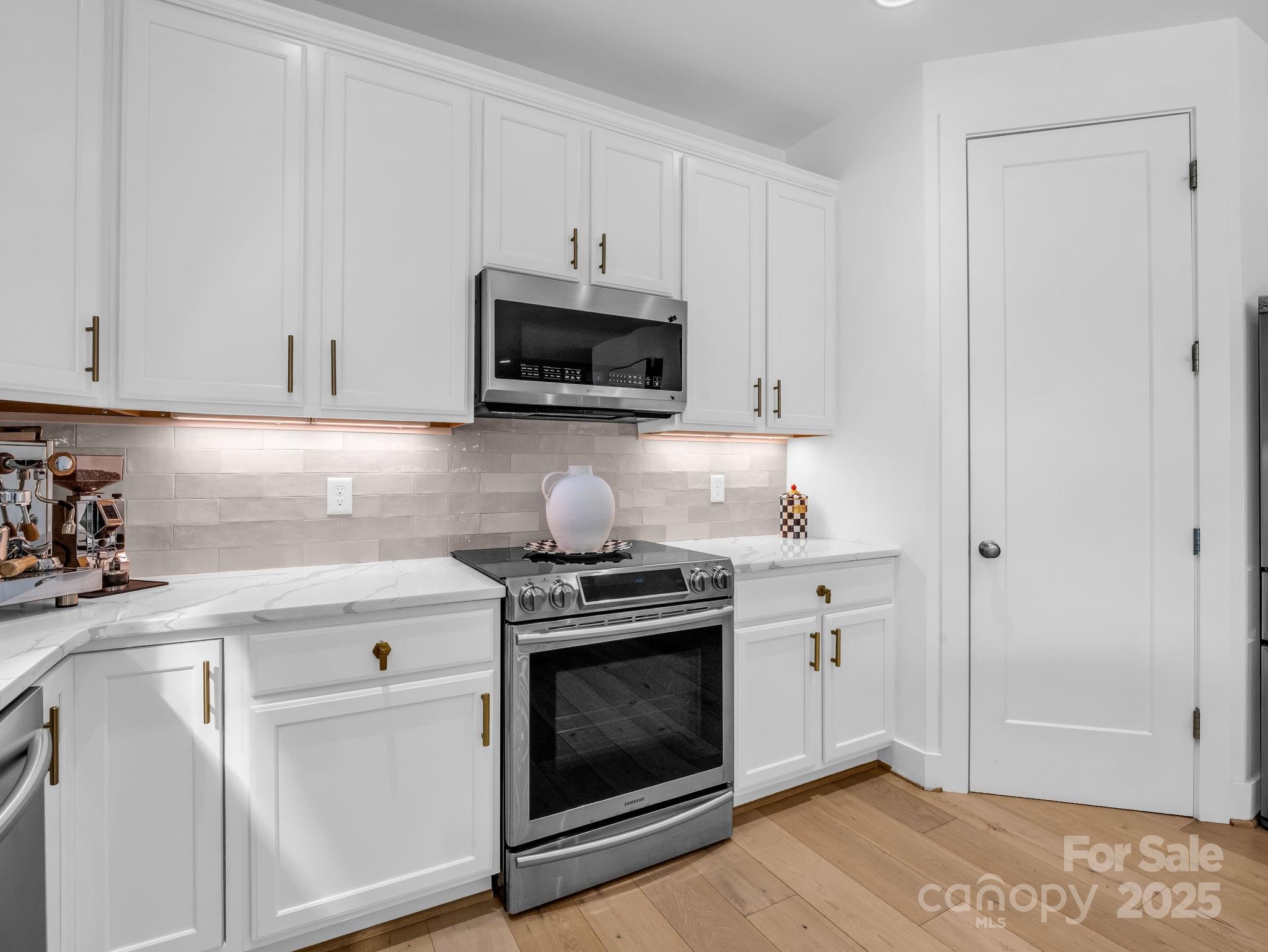 27 Drakes Meadow Lane — Arden