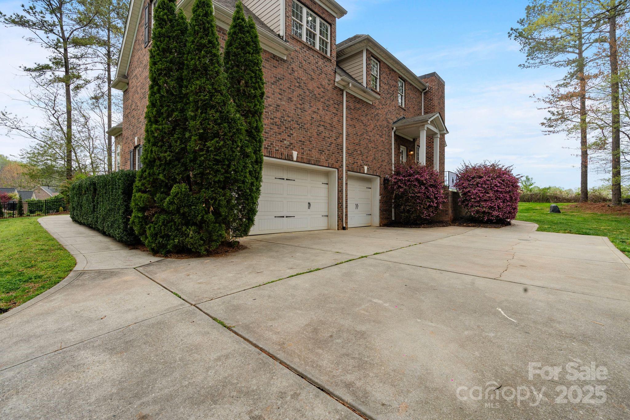 116 Whispering Cove Court — Mooresville