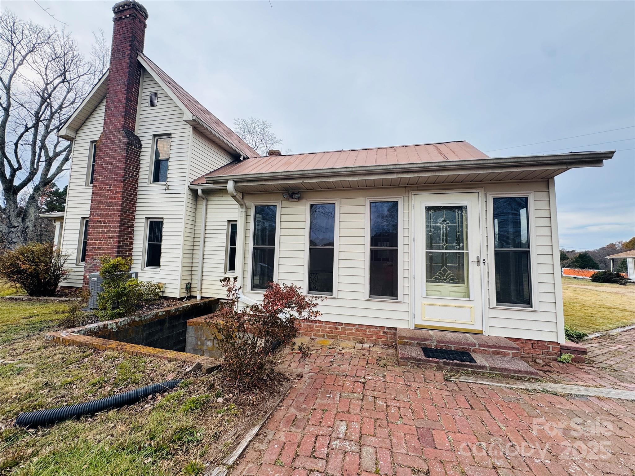 9143 S NC Highway 150 Highway — Linwood