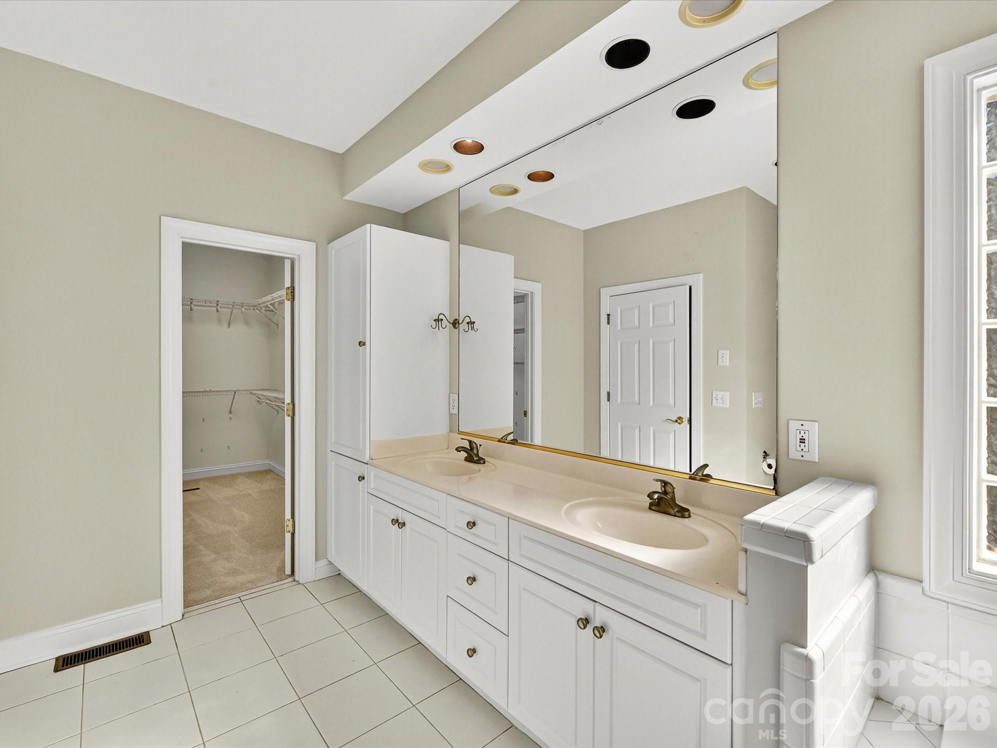 21410 Pinecrest Place — Cornelius
