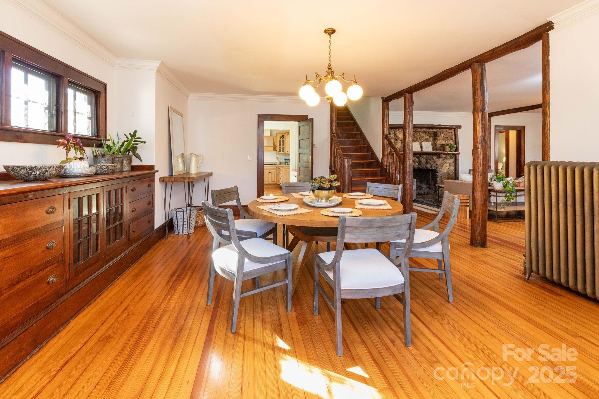 302 Iron Ridge Loop — Asheville