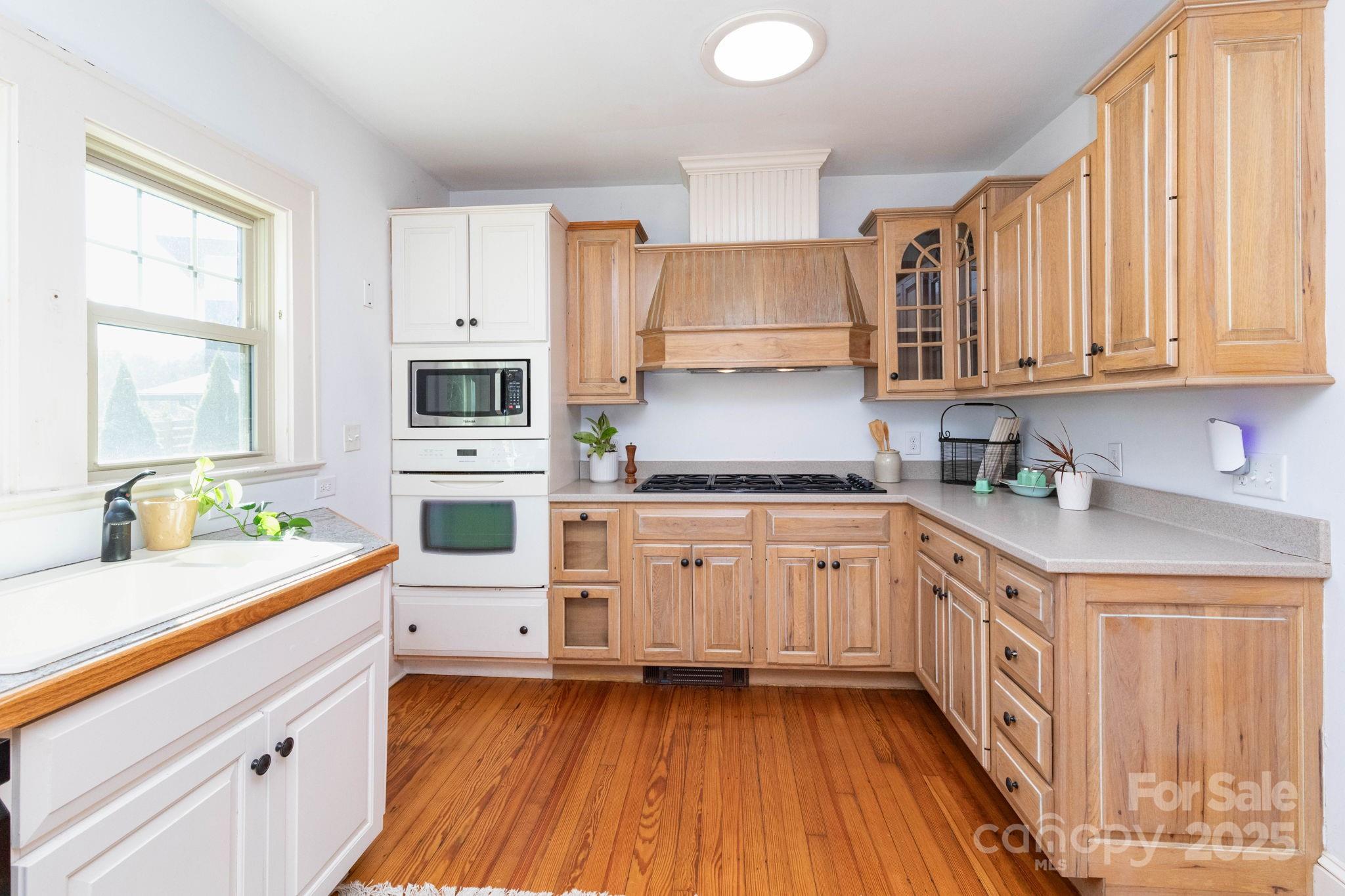 302 Iron Ridge Loop — Asheville