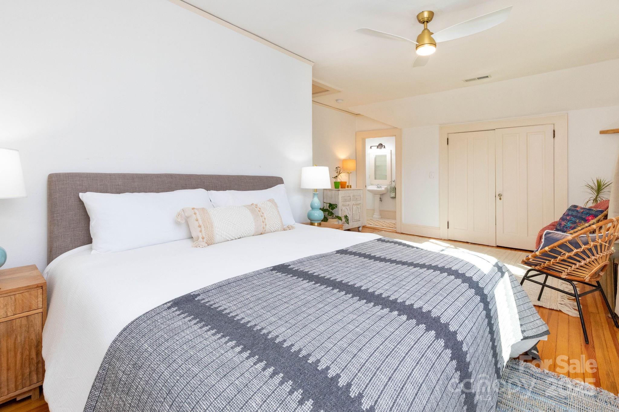 302 Iron Ridge Loop — Asheville